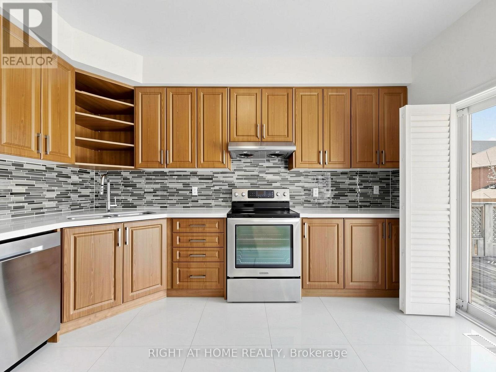 306 William Berczy Boulevard, Markham, Ontario  L6C 2G1 - Photo 6 - N13035002