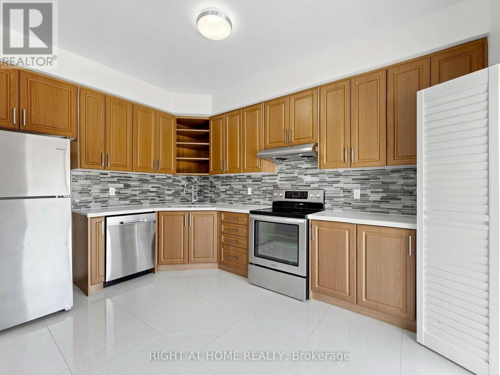 306 William Berczy Boulevard, Markham, Ontario  L6C 2G1 - Photo 7 - N13035002