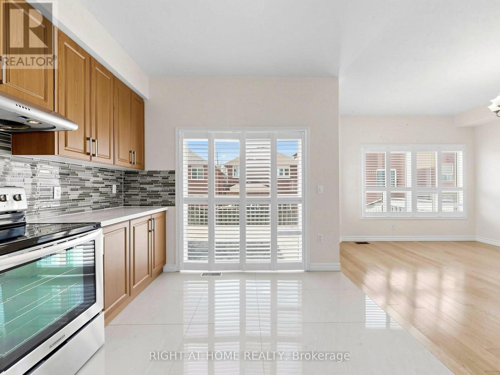 306 William Berczy Boulevard, Markham, Ontario  L6C 2G1 - Photo 8 - N13035002