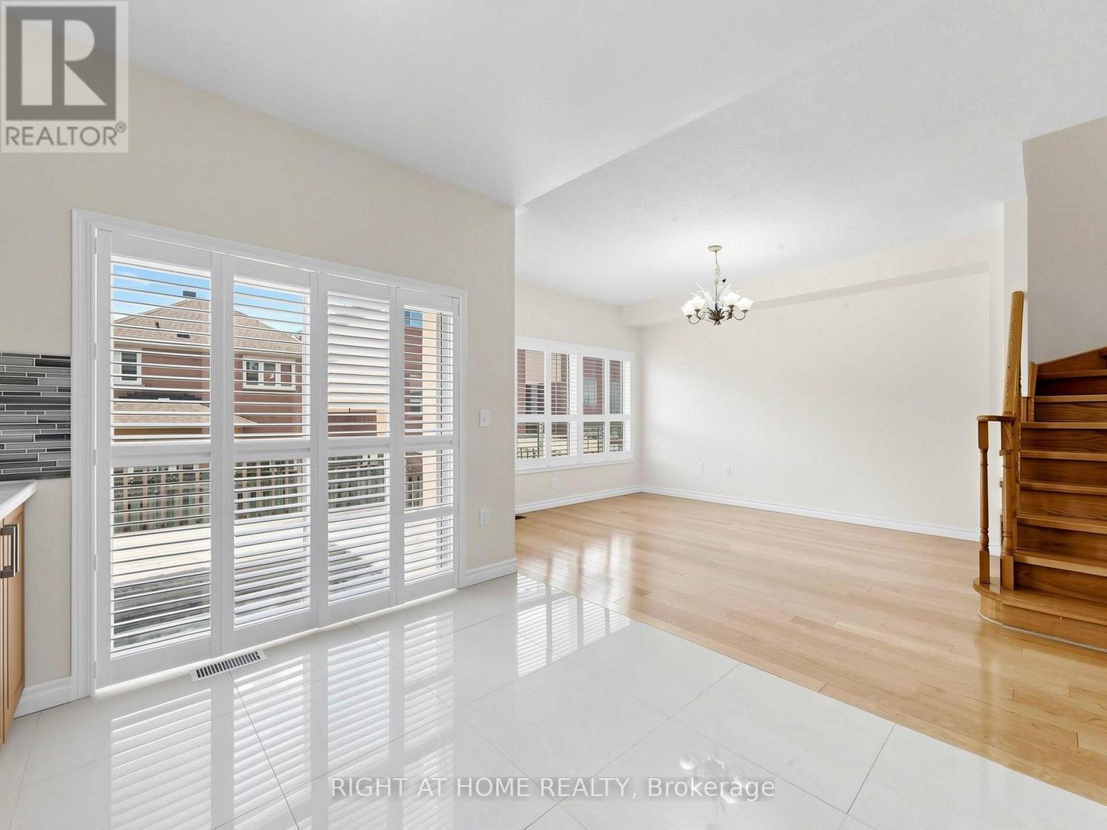 306 William Berczy Boulevard, Markham, Ontario  L6C 2G1 - Photo 9 - N13035002