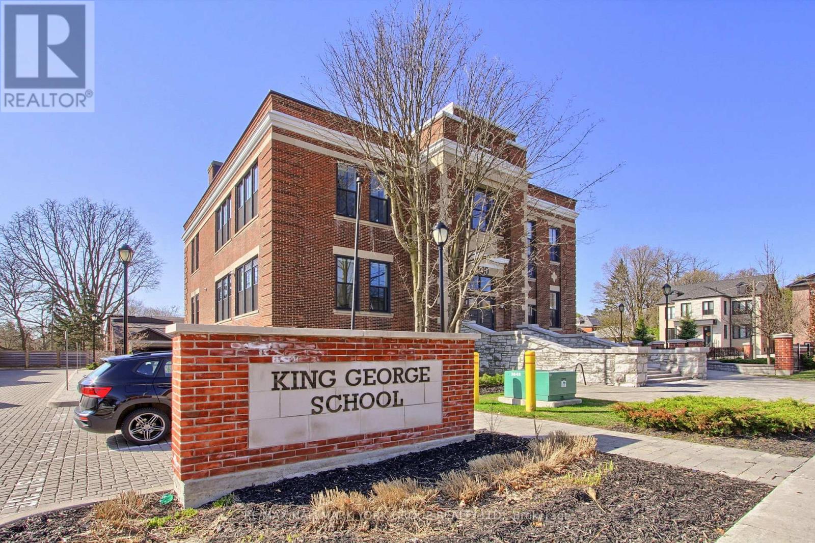 203 - 400 PARK AVENUE, Newmarket, Ontario