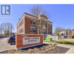 203 - 400 PARK AVENUE, Newmarket, Ontario