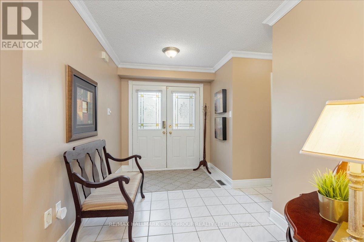 263 Mcclellan Way, Aurora, Ontario  L4G 6N9 - Photo 5 - N13035286