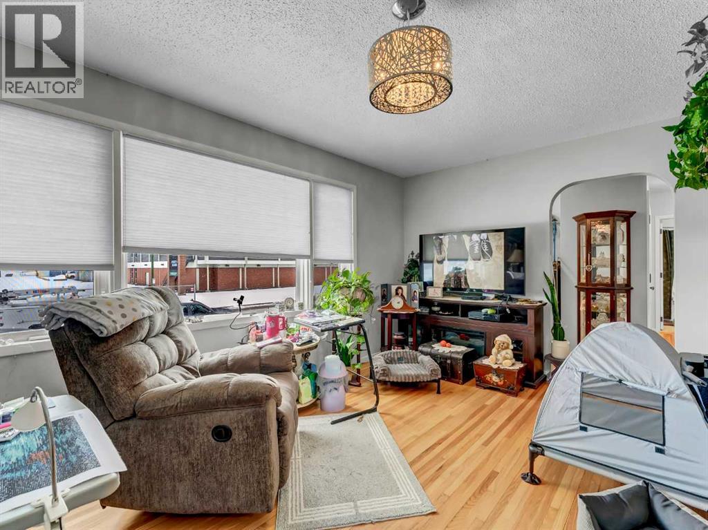 237 7 Street SW, Medicine Hat, Alberta  T1A 4K2 - Photo 7 - A2293578