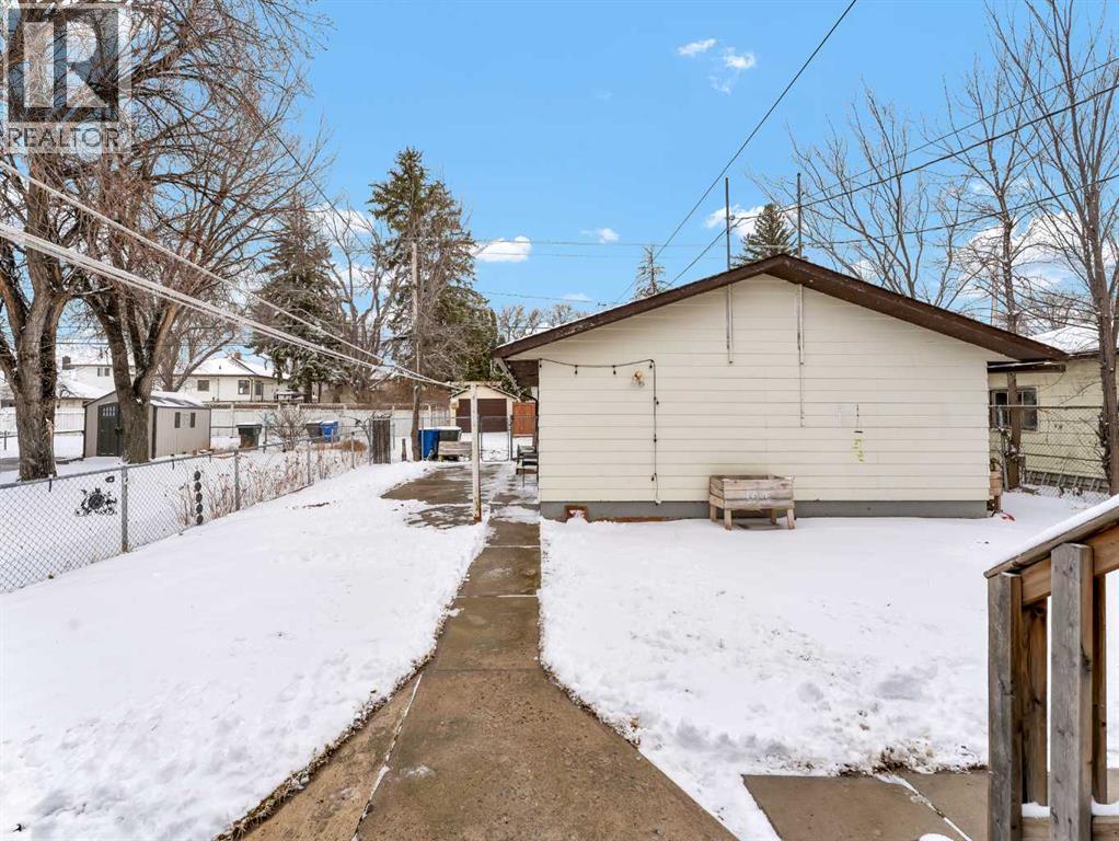 237 7 Street SW, Medicine Hat, Alberta  T1A 4K2 - Photo 38 - A2293578