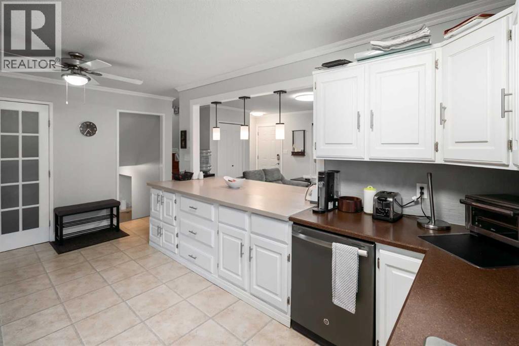 6706 Marler Drive, Camrose, Alberta  T4V 3R3 - Photo 6 - A2301769