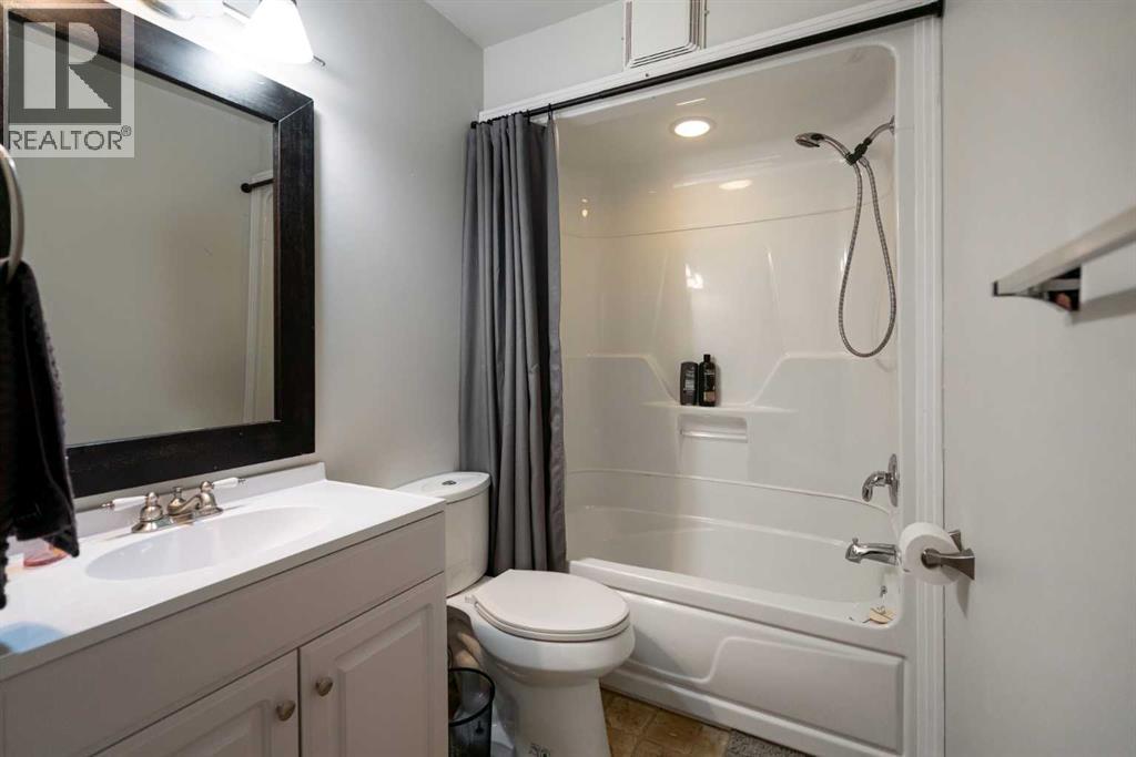 6706 Marler Drive, Camrose, Alberta  T4V 3R3 - Photo 9 - A2301769