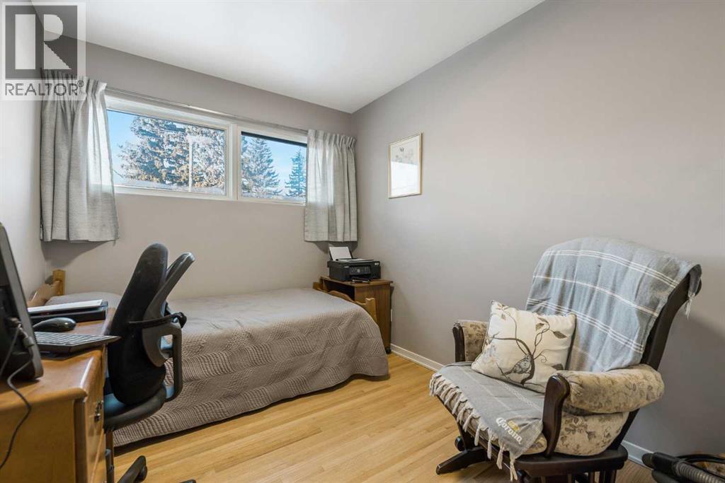 126 Springwood Drive SW, Calgary, Alberta  T2W 0K5 - Photo 11 - A2288413