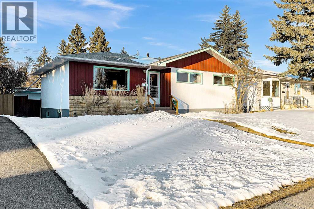 126 Springwood Drive SW, Calgary, Alberta  T2W 0K5 - Photo 2 - A2288413