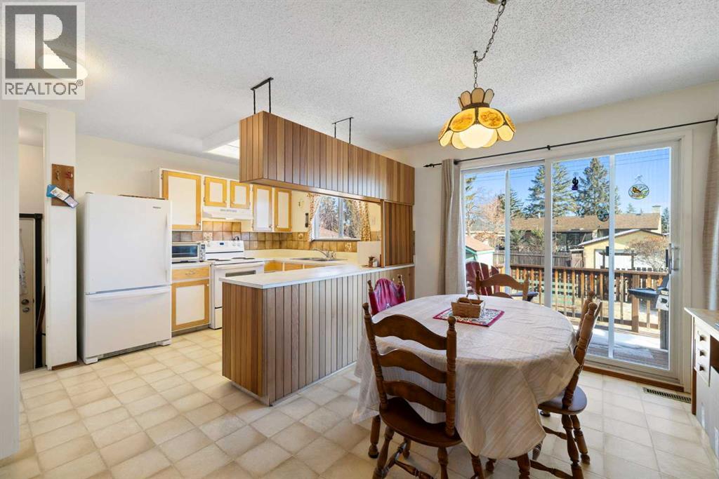 472 Cedarpark Drive Sw, Calgary, Alberta  T2W 2J7 - Photo 16 - A2299627