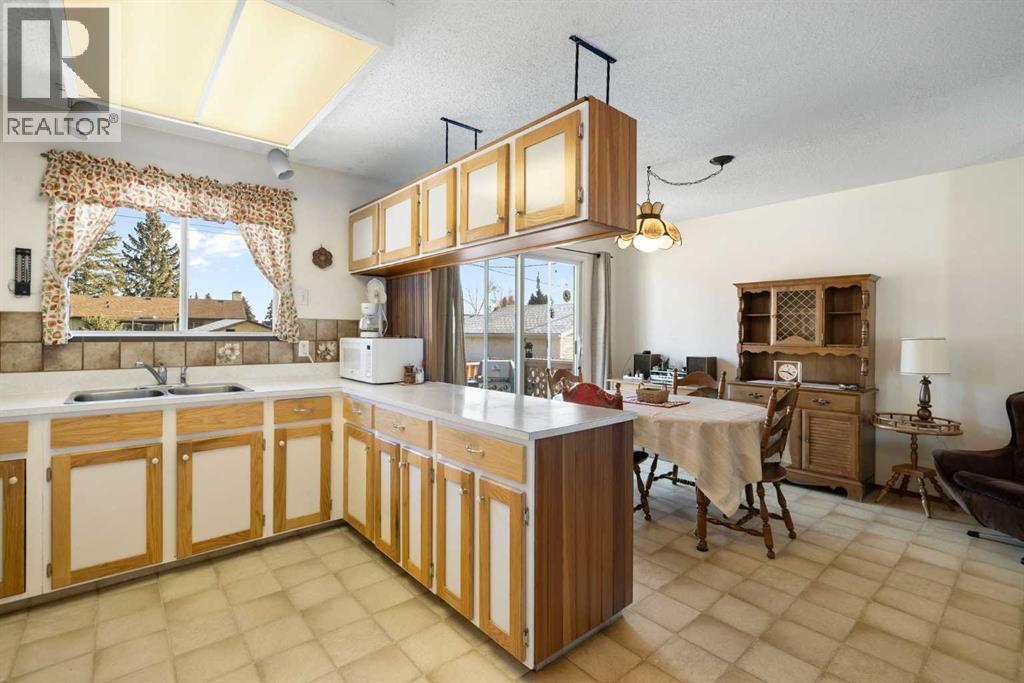 472 Cedarpark Drive Sw, Calgary, Alberta  T2W 2J7 - Photo 24 - A2299627