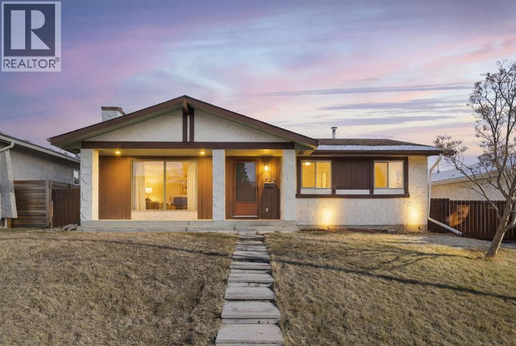 472 Cedarpark Drive SW, Calgary, Alberta