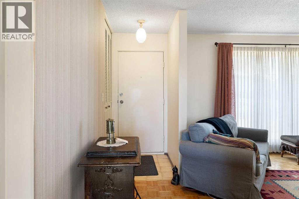 472 Cedarpark Drive Sw, Calgary, Alberta  T2W 2J7 - Photo 5 - A2299627