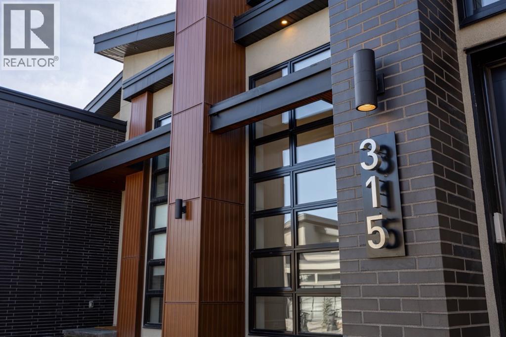 315 Elveden Court SW, Calgary, Alberta  T3H 2A9 - Photo 7 - A2303163