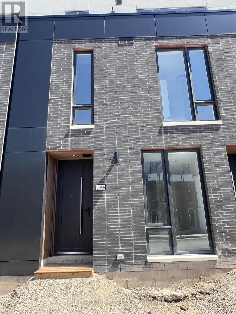 44 EVERETT COMMON, St. Catharines, Ontario