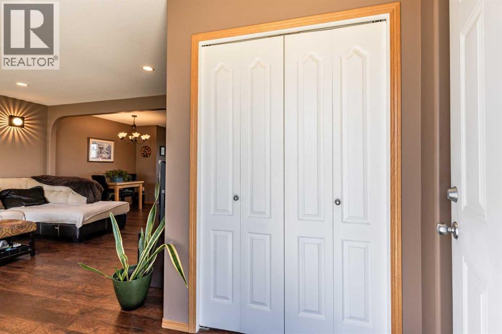 2, 128 3 Street Ne, Redcliff, Alberta  T0J 2P0 - Photo 5 - A2304388