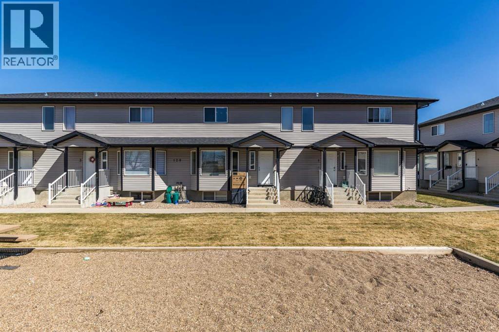 2, 128 3 Street Ne, Redcliff, Alberta  T0J 2P0 - Photo 2 - A2304388