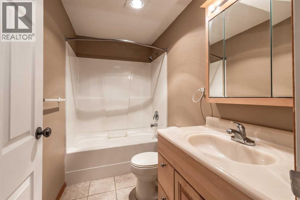 2, 128 3 Street Ne, Redcliff, Alberta  T0J 2P0 - Photo 37 - A2304388