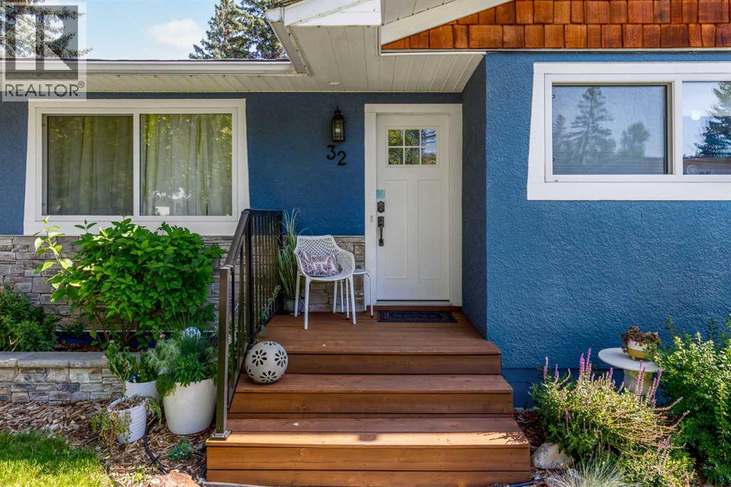 32 Sinclair Crescent SW, Calgary, Alberta