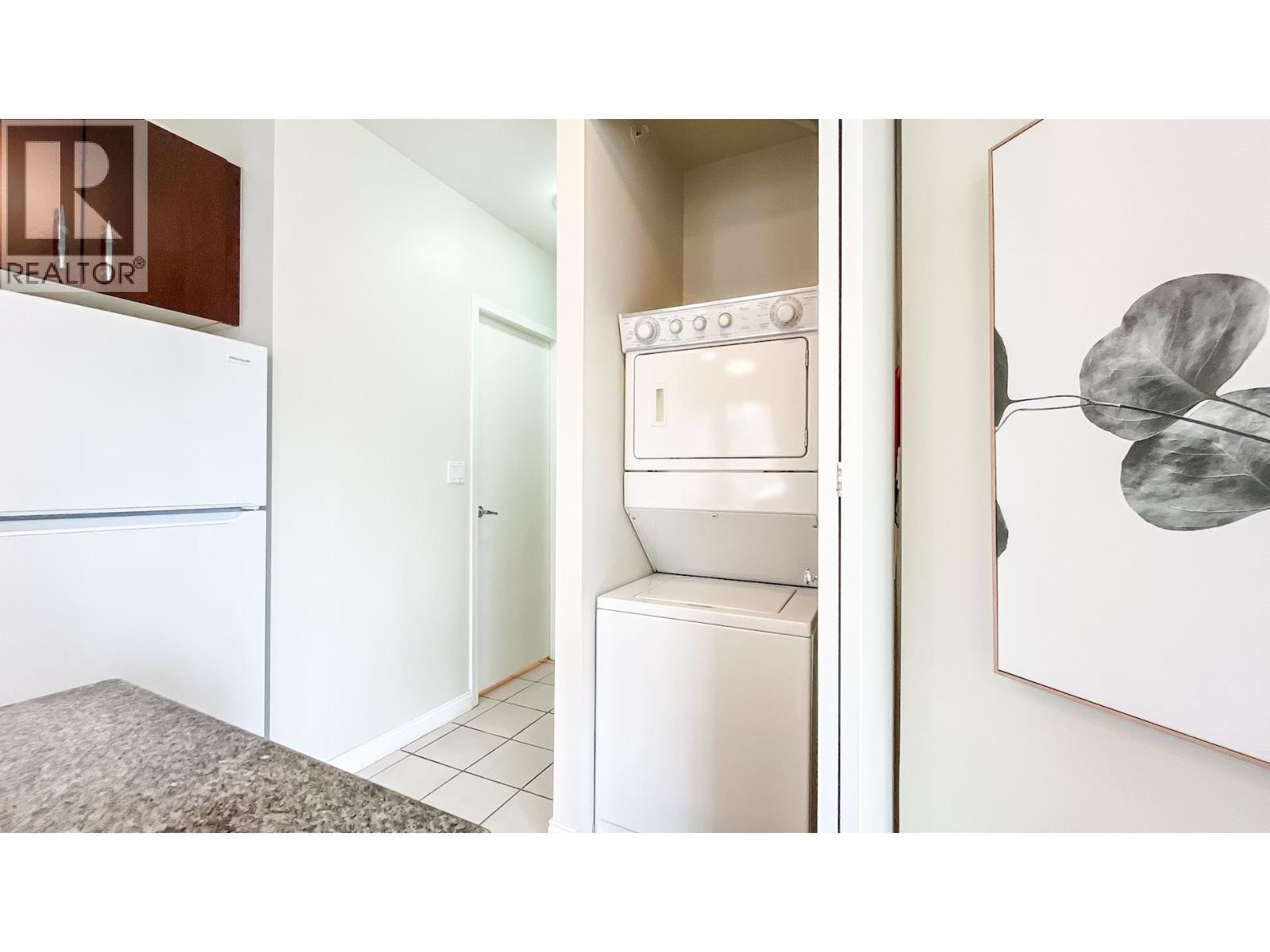 301 7368 Sandborne Avenue, Burnaby, British Columbia  V3N 5C5 - Photo 16 - R3114029