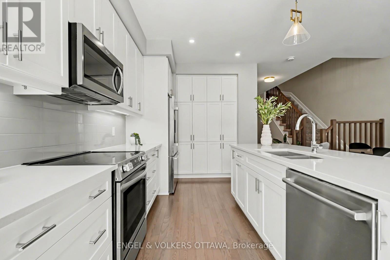 57 Mandevilla Crescent, Ottawa, Ontario  K1T 0Y2 - Photo 7 - X13035452