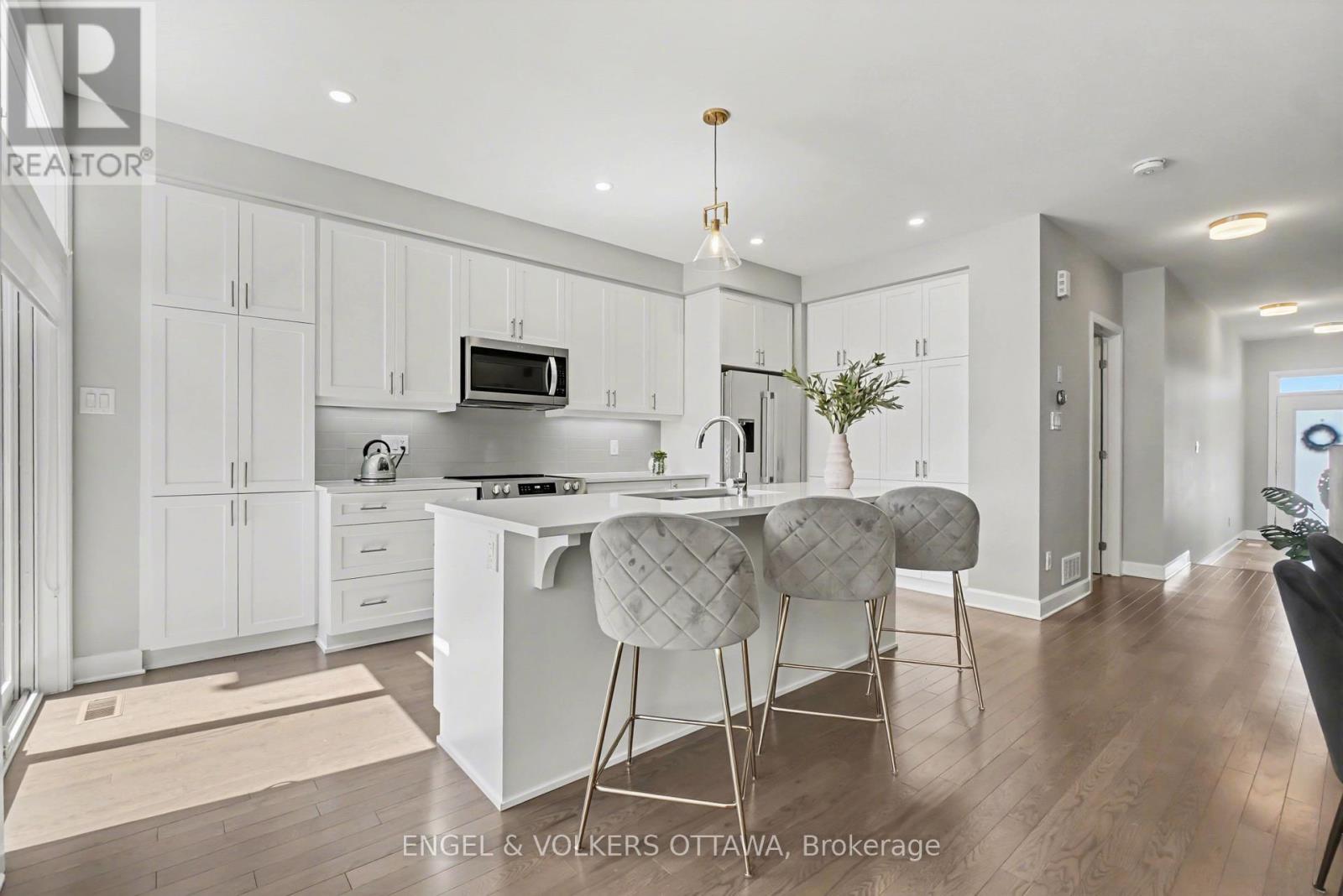 57 Mandevilla Crescent, Ottawa, Ontario  K1T 0Y2 - Photo 9 - X13035452