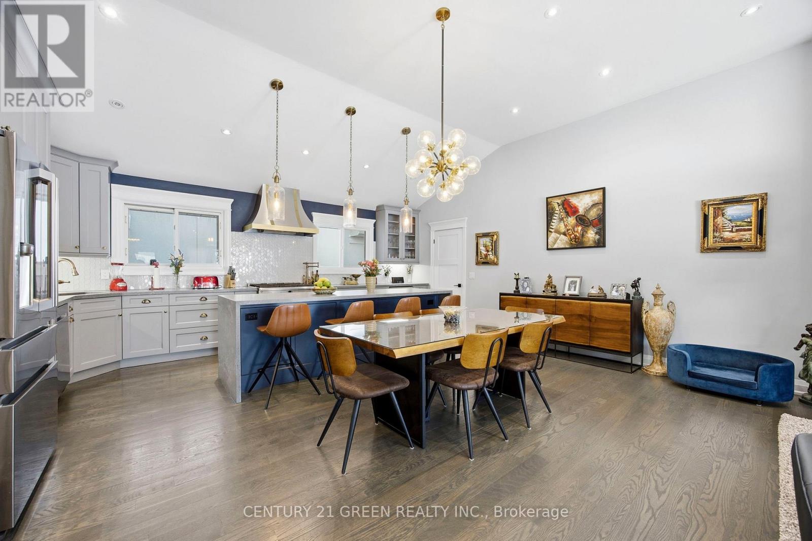 18 Winsdale Road, Toronto, Ontario  M9C 2W8 - Photo 4 - W12887870