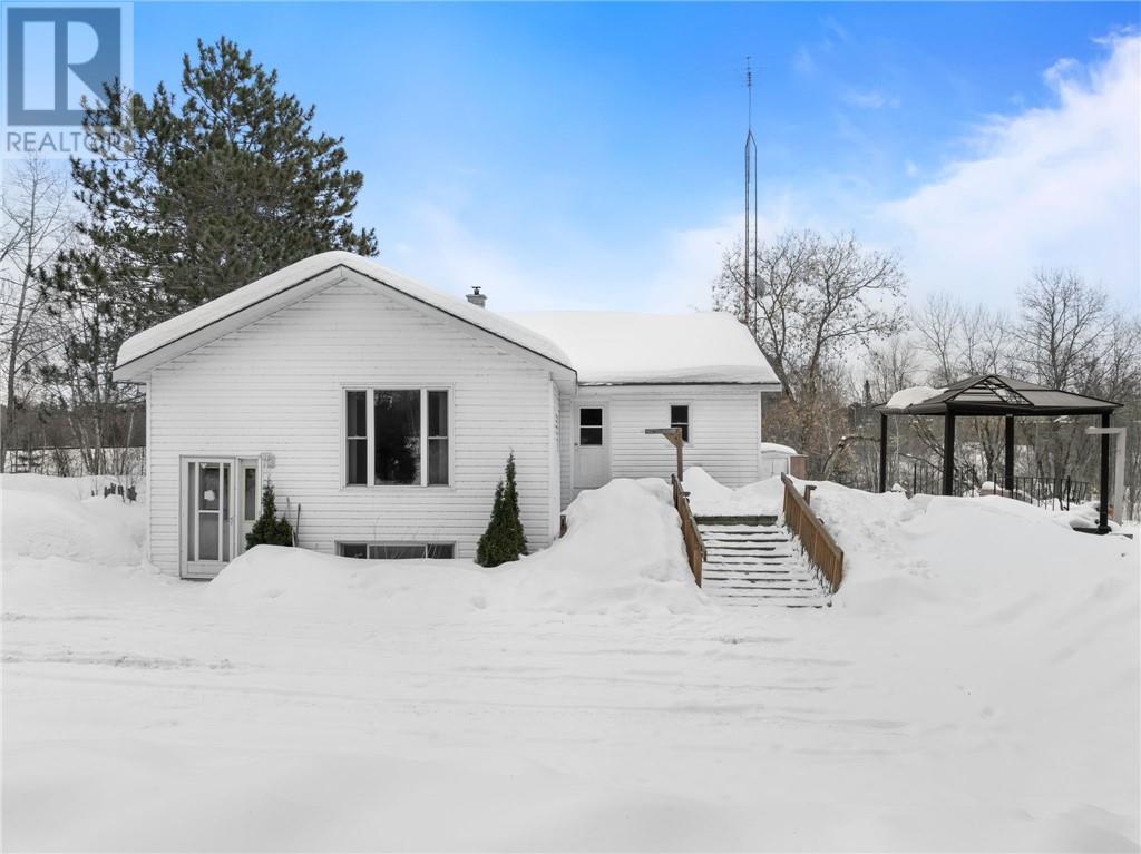 3665 Montpellier, Chelmsford, Ontario  P0M 1L0 - Photo 2 - 2126621