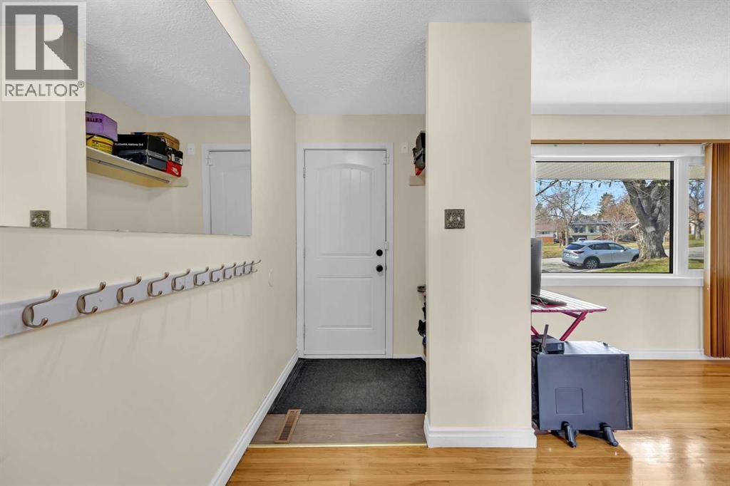 5008 2 Street Nw, Calgary, Alberta  t2k 0z3 - Photo 2 - A2303445