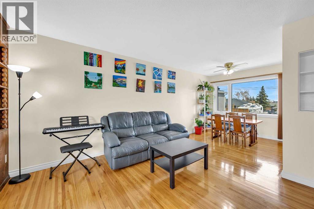 5008 2 Street Nw, Calgary, Alberta  t2k 0z3 - Photo 3 - A2303445