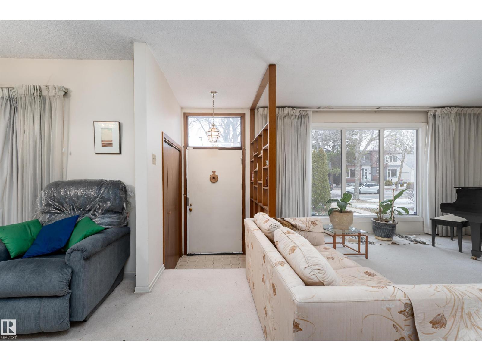 11315 75 Av Nw, Edmonton, Alberta  T6G 0H6 - Photo 2 - E4483734