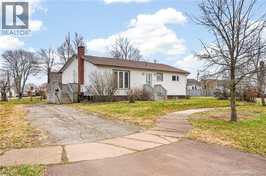 35 Queen Mary Crescent, Moncton, New Brunswick  E1A 3P7 - Photo 2 - NB135750