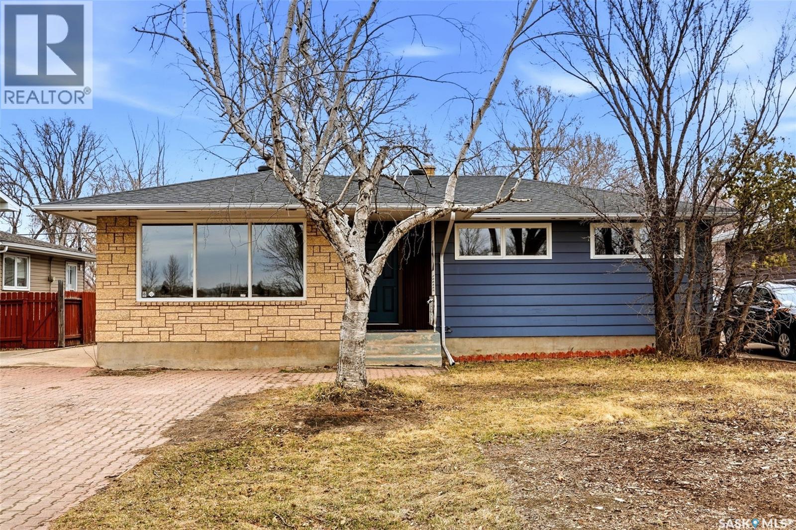 3814 25th Avenue, Regina, Saskatchewan  S4S 1L9 - Photo 2 - SK033736