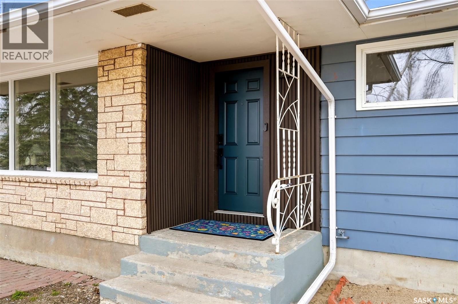 3814 25th Avenue, Regina, Saskatchewan  S4S 1L9 - Photo 3 - SK033736