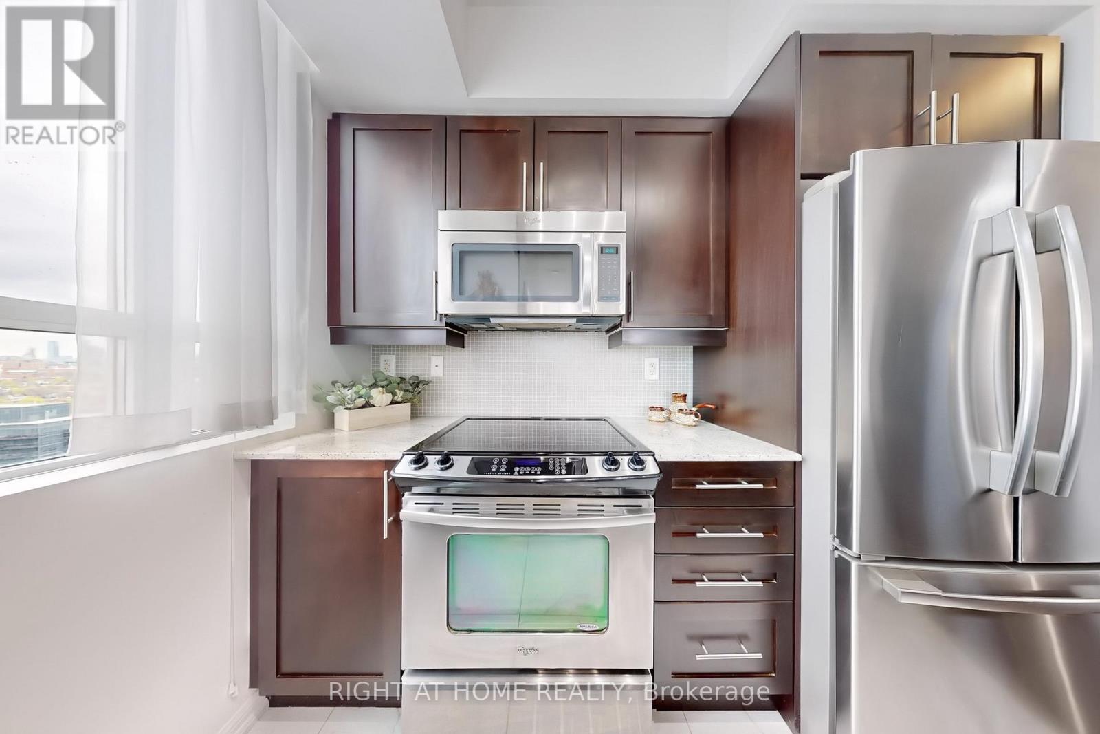 2415 - 125 Western Battery Road, Toronto, Ontario  M6K 3R8 - Photo 17 - C13035586