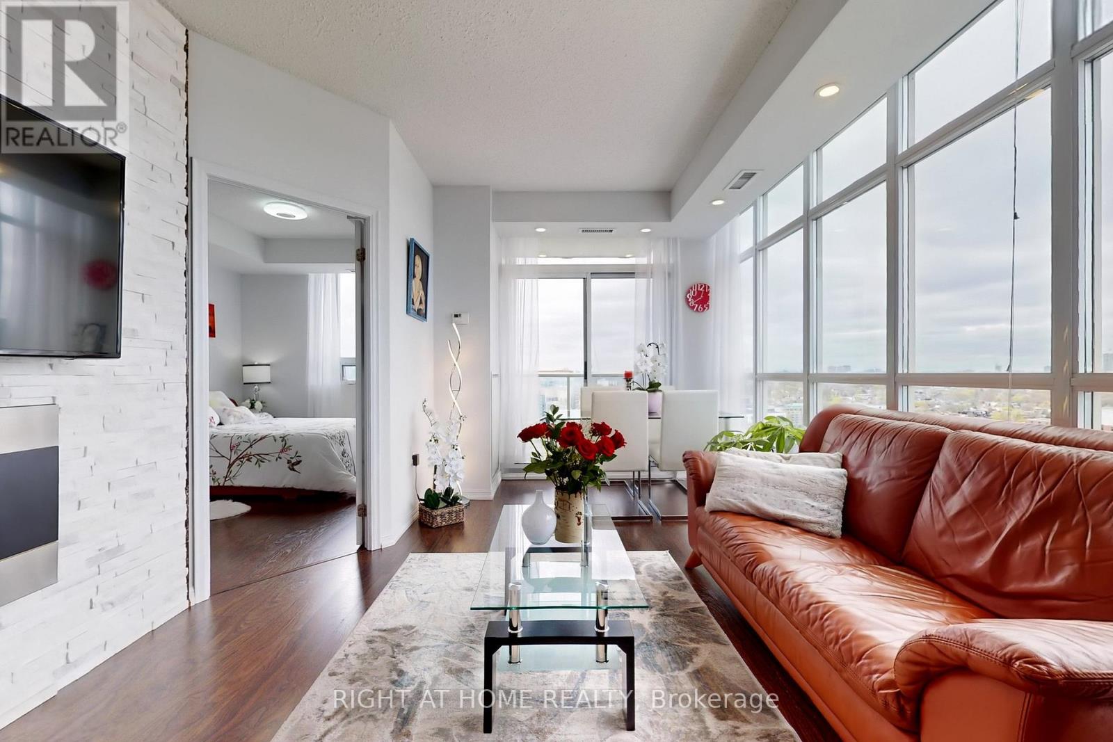 2415 - 125 Western Battery Road, Toronto, Ontario  M6K 3R8 - Photo 4 - C13035586