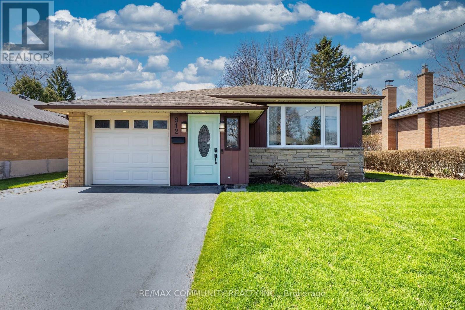 912 WALTON BOULEVARD, Whitby, Ontario