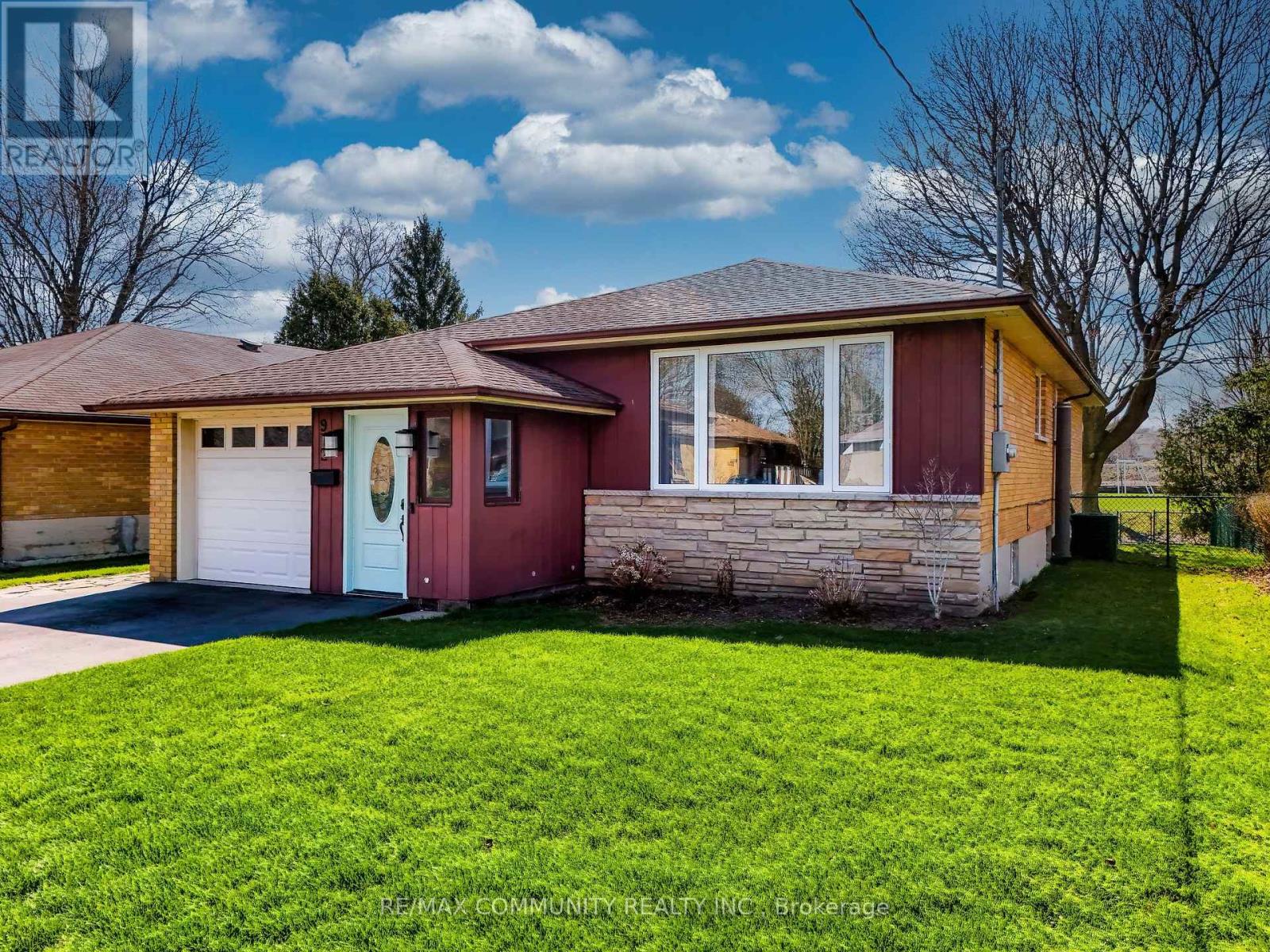 912 Walton Boulevard, Whitby, Ontario  L1N 3G5 - Photo 2 - E13035428