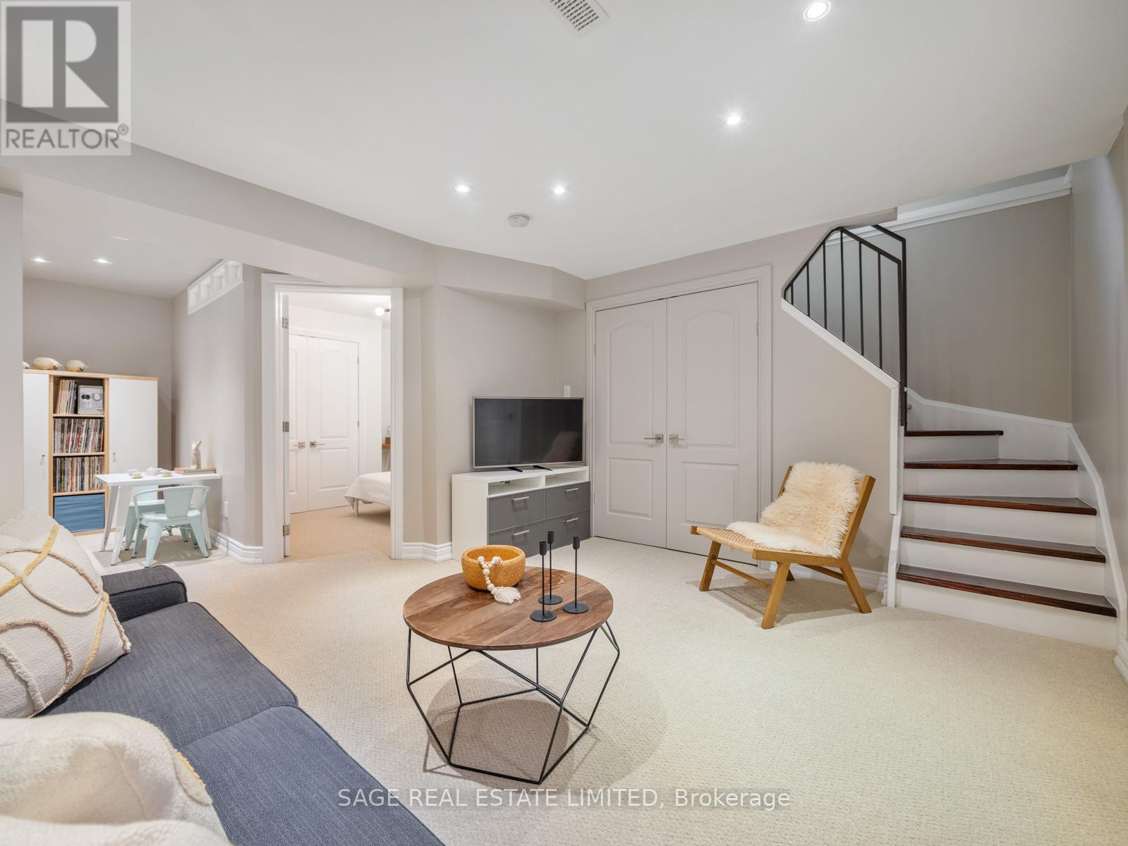 137 Willow Avenue, Toronto, Ontario  M4E 3K4 - Photo 27 - E13035512