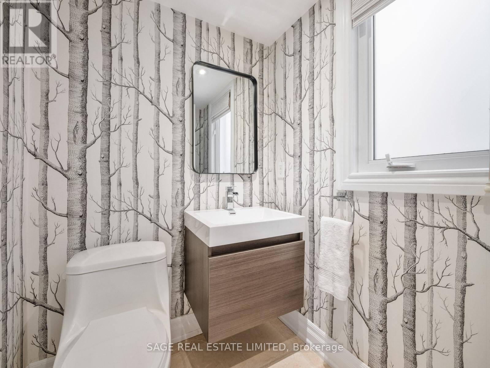 137 Willow Avenue, Toronto, Ontario  M4E 3K4 - Photo 6 - E13035512