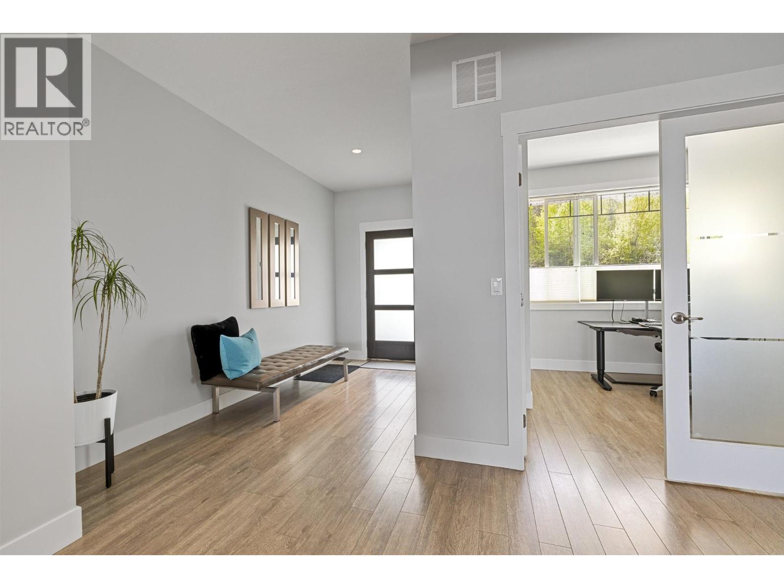 1260 Snowberry Avenue, Kelowna, British Columbia  V1W 5K7 - Photo 16 - 10382014