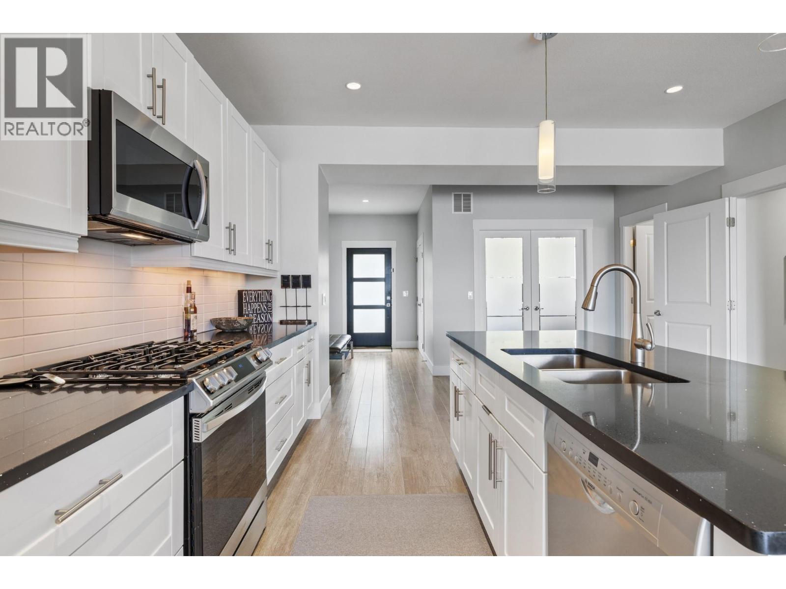 1260 Snowberry Avenue, Kelowna, British Columbia  V1W 5K7 - Photo 5 - 10382014