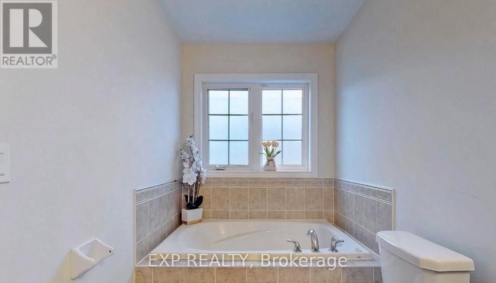 625 Sweetwater Crescent, Newmarket, Ontario  L3X 0H5 - Photo 6 - N13035424