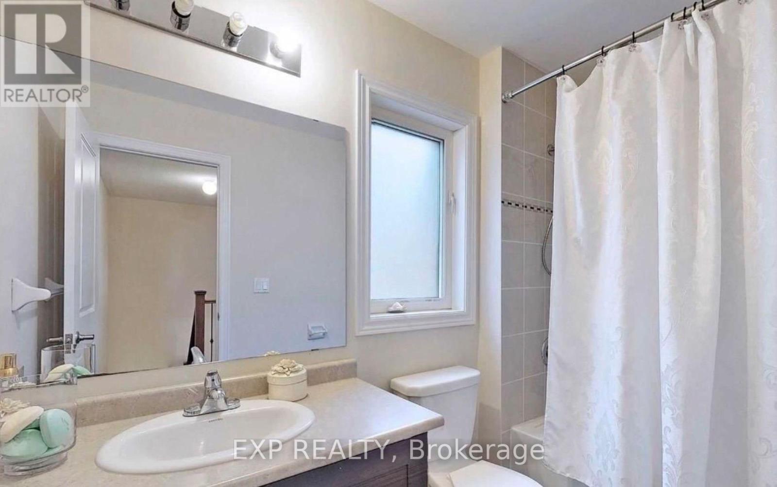 625 Sweetwater Crescent, Newmarket, Ontario  L3X 0H5 - Photo 8 - N13035424