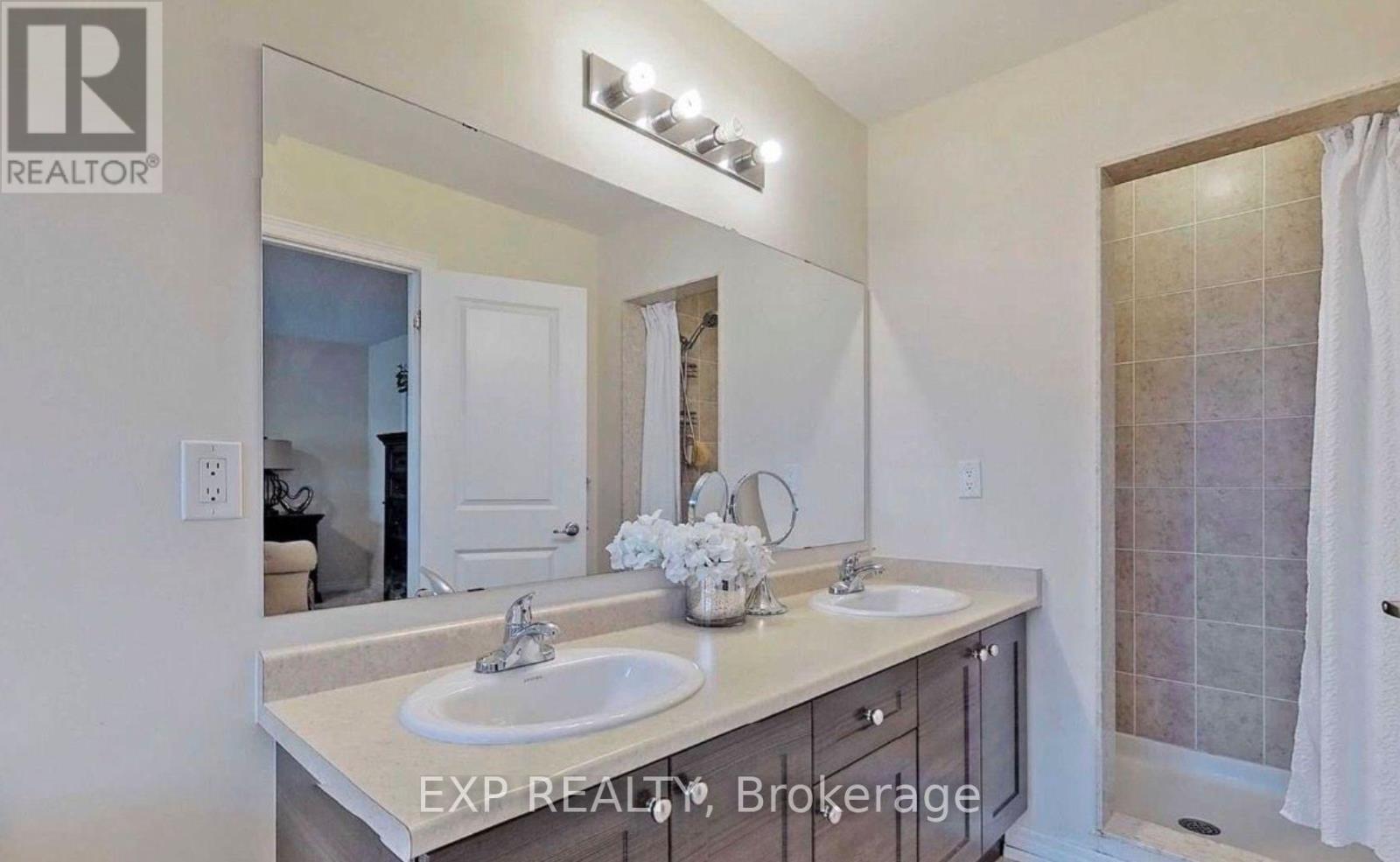 625 Sweetwater Crescent, Newmarket, Ontario  L3X 0H5 - Photo 9 - N13035424