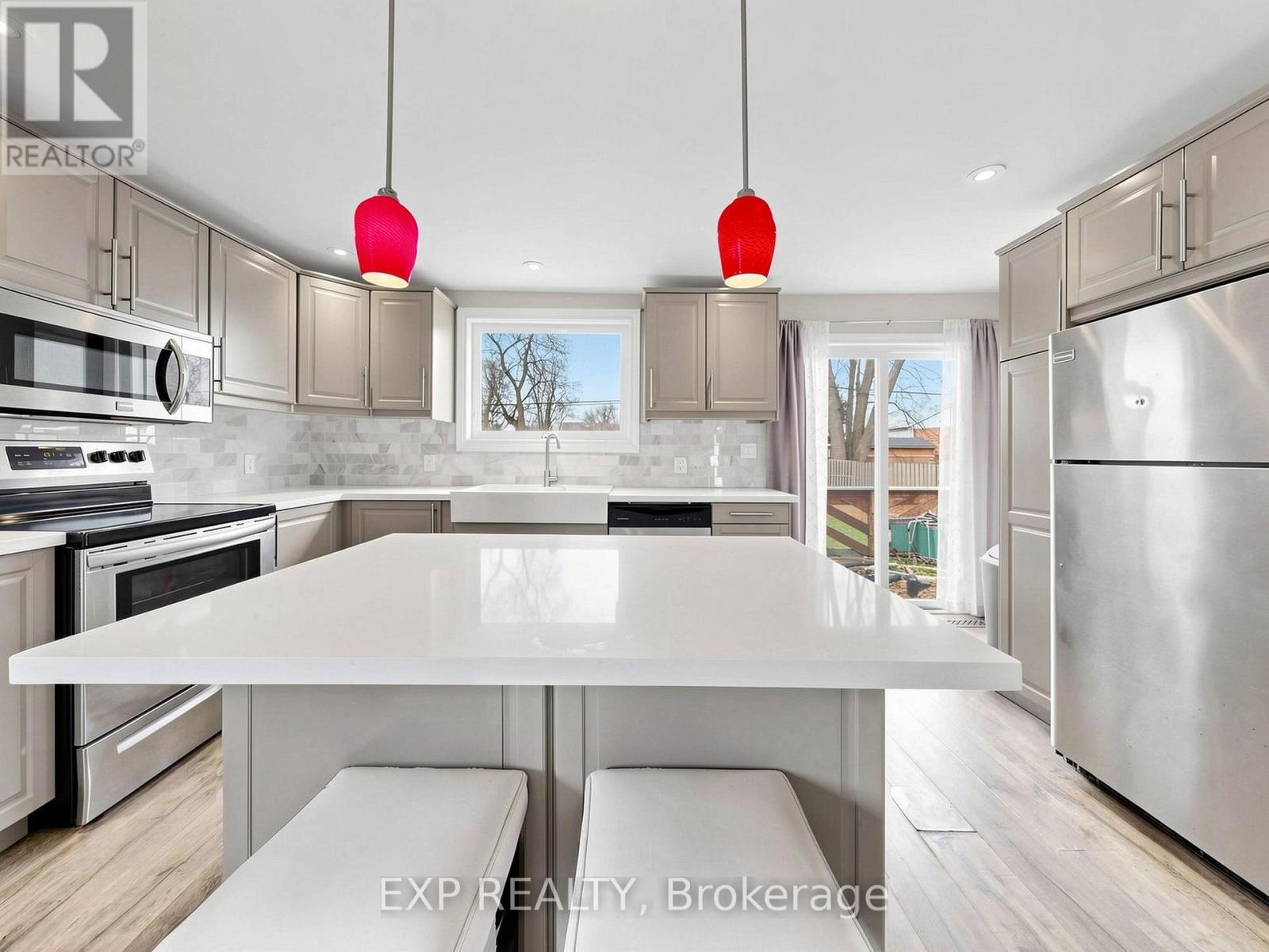 262 Woodycrest Avenue, Georgina, Ontario  L4P 2W2 - Photo 11 - N13035464