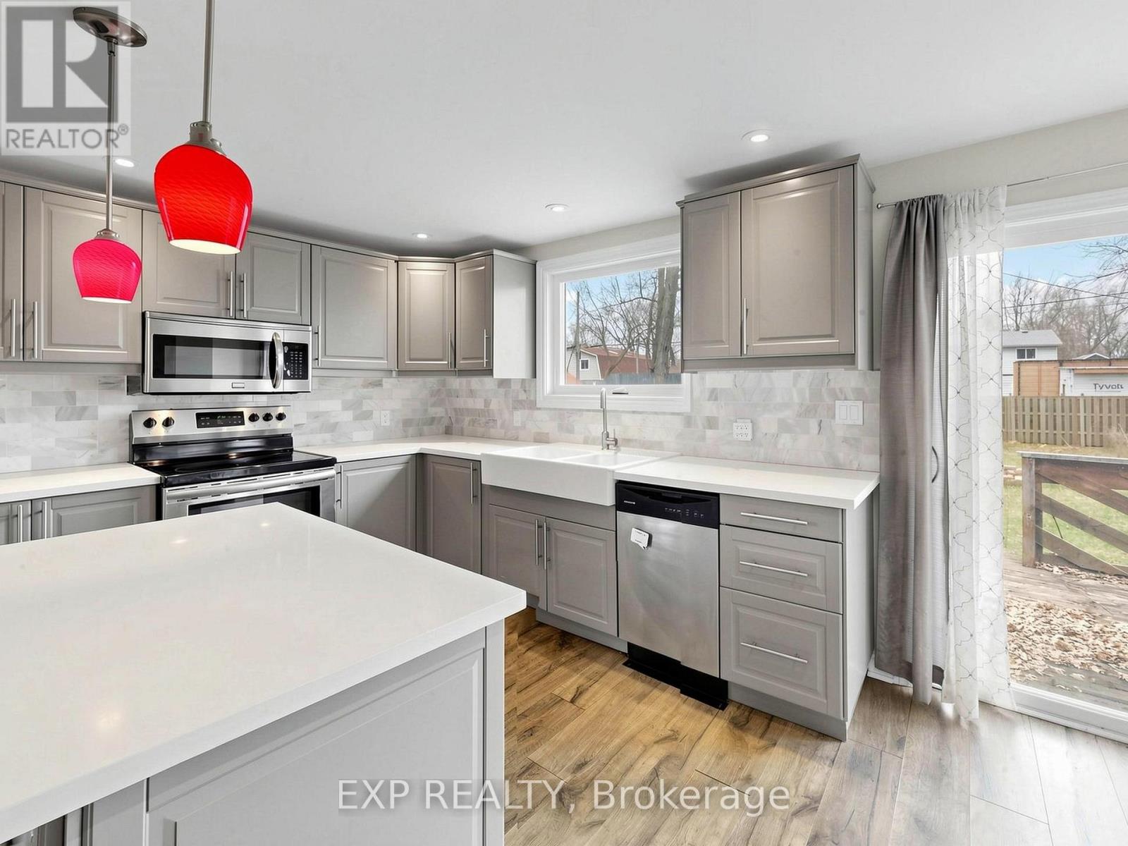 262 Woodycrest Avenue, Georgina, Ontario  L4P 2W2 - Photo 12 - N13035464