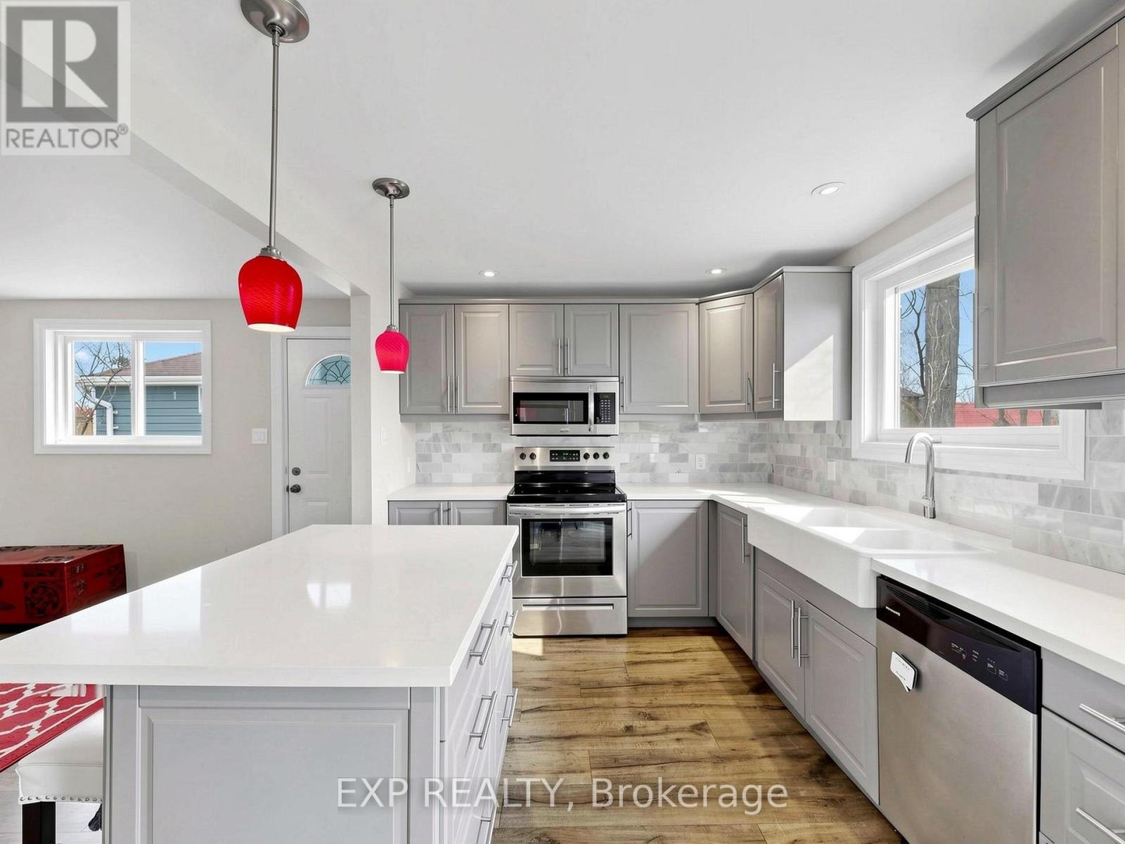 262 Woodycrest Avenue, Georgina, Ontario  L4P 2W2 - Photo 13 - N13035464