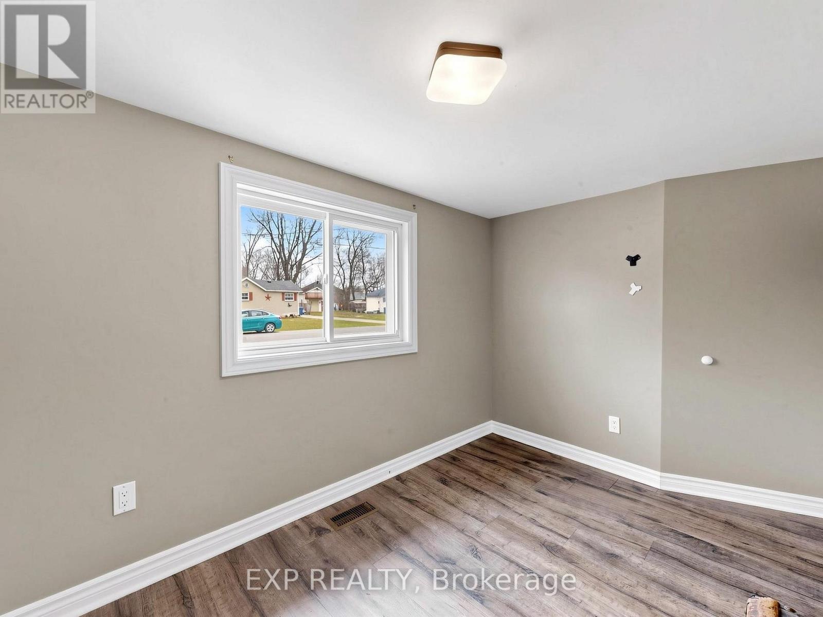 262 Woodycrest Avenue, Georgina, Ontario  L4P 2W2 - Photo 25 - N13035464