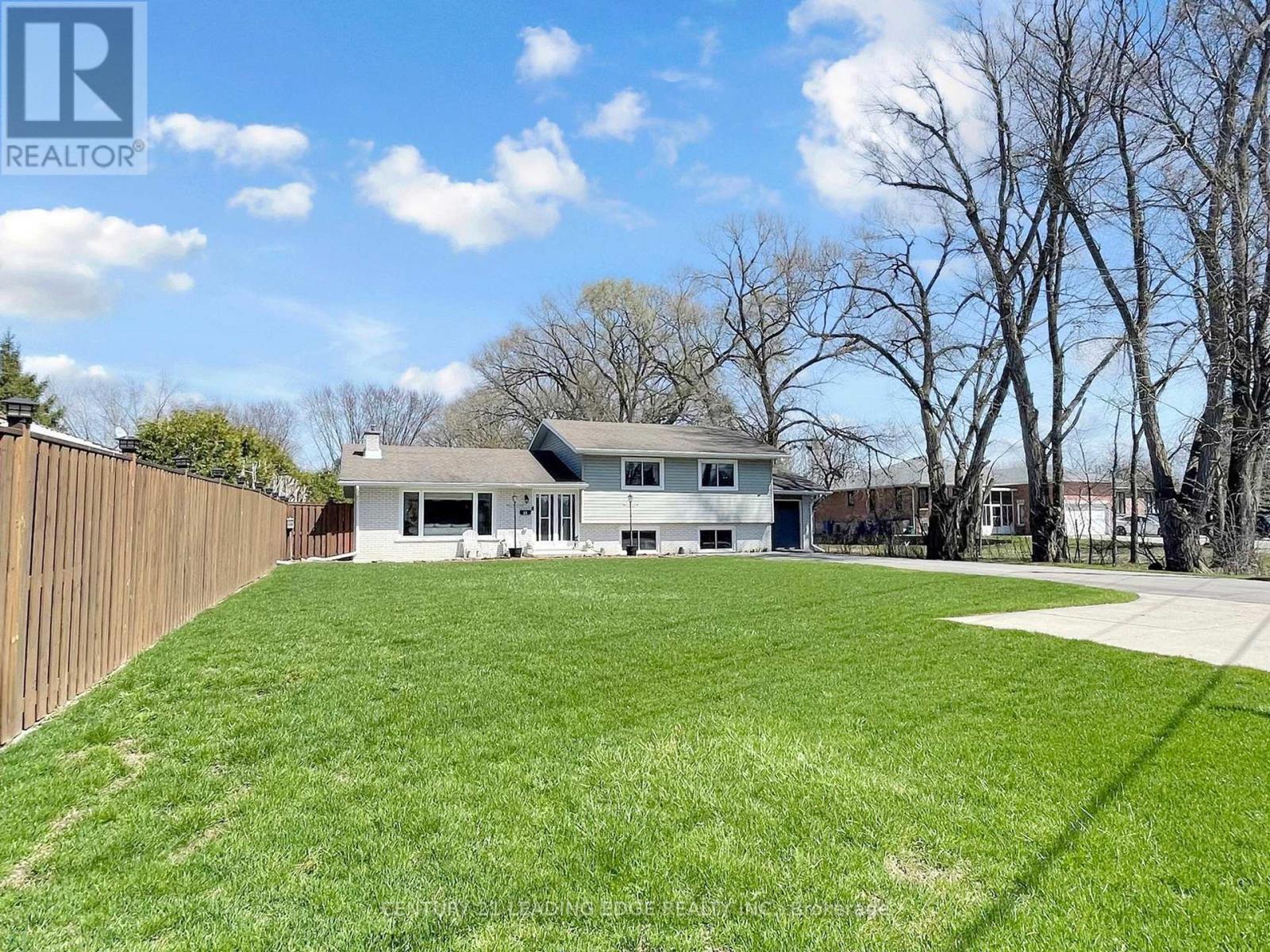 53 Metro Road N, Georgina, Ontario  L4P 1C1 - Photo 2 - N13035496